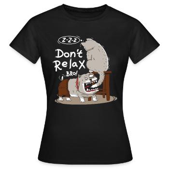 Chien agace chat endormi - T-shirt Femme - noir - Devant - AI Model Female 172 dark (172cm)