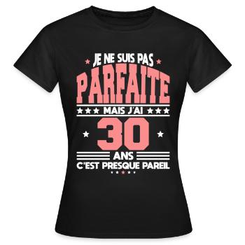 Anniversaire 30 ans - Pas parfaite mais 30 ans - T-shirt Femme - noir - Devant - AI Model Female 172 dark (172cm)
