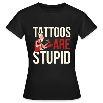Les tatouages sont des tatouages stupides - T-shirt Femme - noir - Devant - AI Model Female 172 dark (172cm)