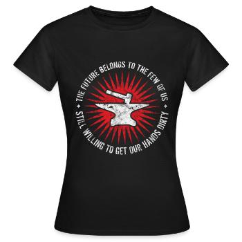 Forgeron marteau et enclume - T-shirt Femme - noir - Devant - AI Model Female 172 dark (172cm)