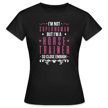 Superwoman Horse Trainer Pferde Trainerin - Frauen T-Shirt - Schwarz - Vorne - AI Model Female 172 dark (172cm)