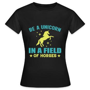 Sei Ein Einhorn Auf Einem Gebiet Der Pferde - Frauen T-Shirt - Schwarz - Vorne - AI Model Female 172 dark (172cm)