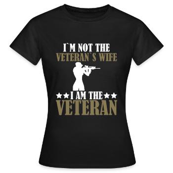 Femme vétéran de l’armée américaine - T-shirt Femme - noir - Devant - AI Model Female 172 dark (172cm)