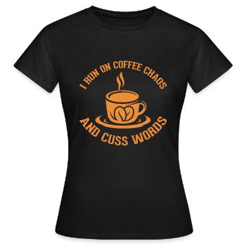 Ich Laufe Auf Kaffeechaos Und Schimpfe - Frauen T-Shirt - Schwarz - Vorne - AI Model Female 172 dark (172cm)