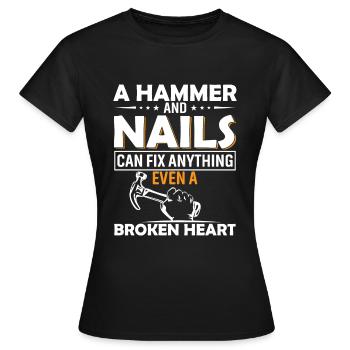 Ein Hammer und Nägel können alles reparieren, auch ein kaputtes - Frauen T-Shirt - Schwarz - Vorne - AI Model Female 172 dark (172cm)
