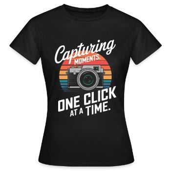 Capturer des instants, un clic à la fois. - T-shirt Femme - noir - Devant - AI Model Female 172 dark (172cm)