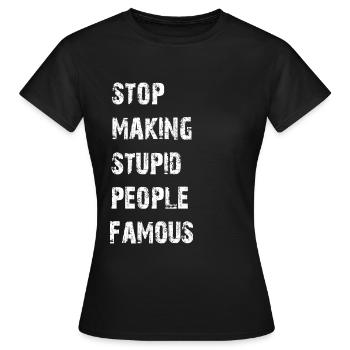 Arrêtez de rendre les gens stupides célèbres - T-shirt Femme - noir - Devant - AI Model Female 172 dark (172cm)