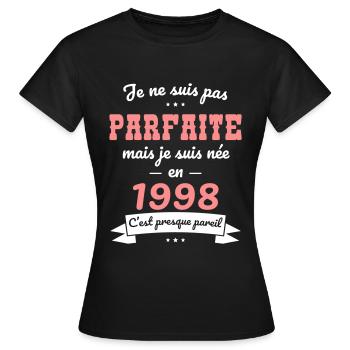 Anniversaire 25 ans - Pas parfaite née en 1998 - T-shirt Femme - noir - Devant - AI Model Female 172 dark (172cm)