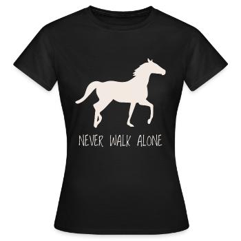 Fille de cheval sur un cheval cadeau pour les filles - T-shirt Femme - noir - Devant - AI Model Female 172 dark (172cm)