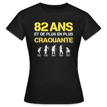 t-shirt humour 82 ans cadeau femme craquante - T-shirt Femme - noir - Devant - AI Model Female 172 dark (172cm)