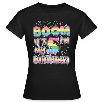Boom It's My 5th Birthday Popper Zahl Pop It - Frauen T-Shirt - Schwarz - Vorne - AI Model Female 172 dark (172cm)
