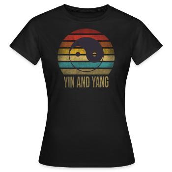 Taosim Yin & Yang Zen Retro Sunset - Frauen T-Shirt - Schwarz - Vorne - AI Model Female 172 dark (172cm)