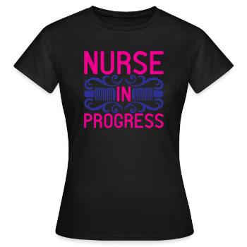 SYGEPLEJERSKE Sygeplejerske - Dame-T-shirt - sort - Foran - AI Model Female 172 dark (172cm)