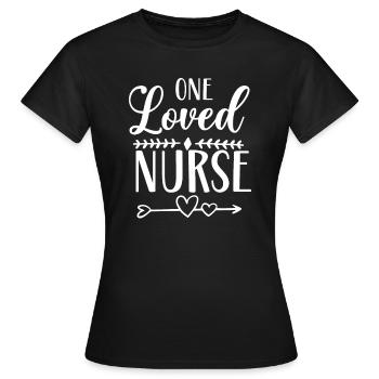 Une infirmière bien-aimée - T-shirt Femme - noir - Devant - AI Model Female 172 dark (172cm)