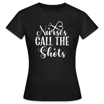 Les infirmières prennent les décisions - T-shirt Femme - noir - Devant - AI Model Female 172 dark (172cm)