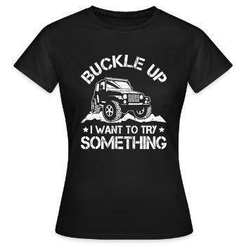 Attachez votre ceinture Je veux essayer quelque chose de drôle hors route - T-shirt Femme - noir - Devant - AI Model Female 172 dark (172cm)