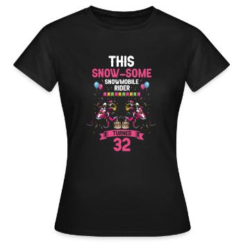 Conception de motoneige pour l’anniversaire des skieurs - T-shirt Femme - noir - Devant - AI Model Female 172 dark (172cm)
