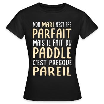 Mein Mann ist nicht perfekt, aber er paddelt - Frauen T-Shirt - Schwarz - Vorne - AI Model Female 172 dark (172cm)
