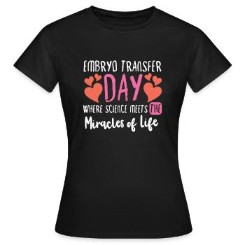 Jour du transfert d’embryons FIV fécondation in vitro - T-shirt Femme - noir - Devant - AI Model Female 172 dark (172cm)