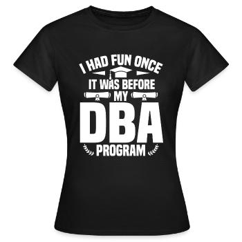 DBA Degree DBA Degree Docteur en commerce - T-shirt Femme - noir - Devant - AI Model Female 172 dark (172cm)