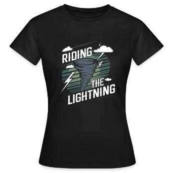 Erlebe Die Faszinierende Welt Des Tornadojagens - Frauen T-Shirt - Schwarz - Vorne - AI Model Female 172 dark (172cm)