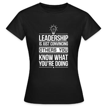 Leadership et gestion orientés vers le progrès pour - T-shirt Femme - noir - Devant - AI Model Female 172 dark (172cm)