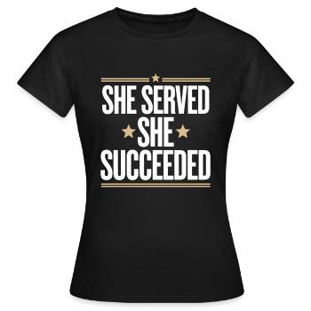 Honorez nos anciens combattants à l’occasion de la Journée des anciens combattants avec - T-shirt Femme - noir - Devant - AI Model Female 172 dark (172cm)
