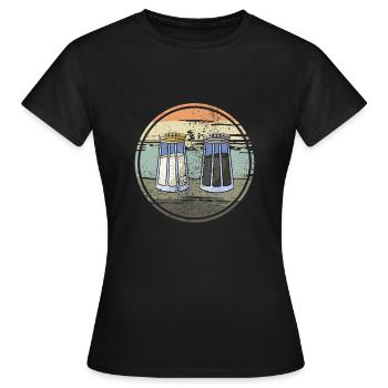 Salz und Pfeffer - Frauen T-Shirt - Schwarz - Vorne - AI Model Female 172 dark (172cm)