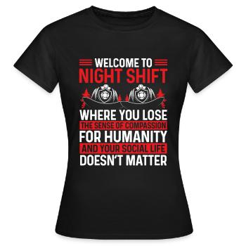 Humour Pompier de nuit Drôle de pompiers - T-shirt Femme - noir - Devant - AI Model Female 172 dark (172cm)