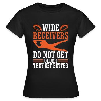 American Football Wide Receiver Training Gloves - Frauen T-Shirt - Schwarz - Vorne - AI Model Female 172 dark (172cm)