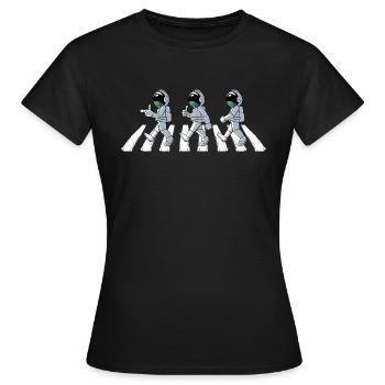 Astronauten gehen über Weltraum Zebrastreifen - Frauen T-Shirt - Schwarz - Vorne - AI Model Female 172 dark (172cm)