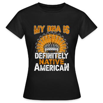 Indianisches Zitat Meine DNA ist - Frauen T-Shirt - Schwarz - Vorne - AI Model Female 172 dark (172cm)