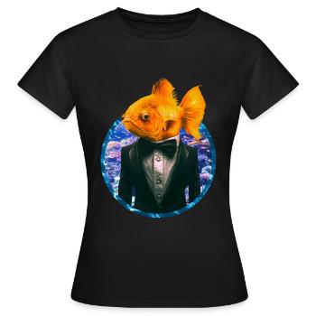 Goldfisch im Smoking im Korallenriff - Frauen T-Shirt - Schwarz - Vorne - AI Model Female 172 dark (172cm)