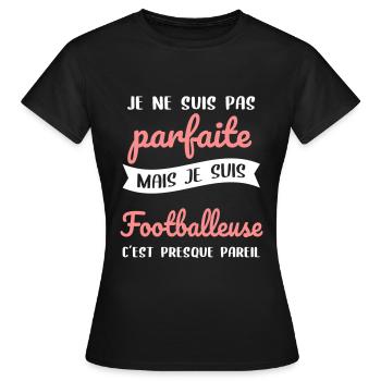 Je ne suis pas parfaite mais je suis footballeuse - T-shirt Femme - noir - Devant - AI Model Female 172 dark (172cm)