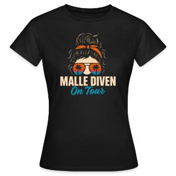 Mallorca Party Spruch Lustig Malle Diven On Tour - Frauen T-Shirt - Schwarz - Vorne - AI Model Female 172 dark (172cm)