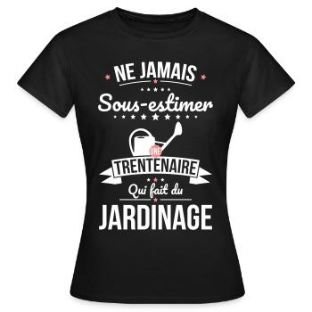 Sous-estimer une trentenaire qui fait du jardinage - T-shirt Femme - noir - Devant - AI Model Female 172 dark (172cm)