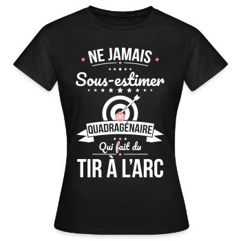 Sous-estimer quadragénaire qui fait du tir à l'arc - T-shirt Femme - noir - Devant - AI Model Female 172 dark (172cm)