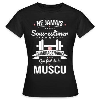Sous-estimer quadragénaire qui fait de la muscu - T-shirt Femme - noir - Devant - AI Model Female 172 dark (172cm)