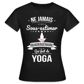 Sous-estimer une quadragénaire qui fait du yoga - T-shirt Femme - noir - Devant - AI Model Female 172 dark (172cm)