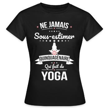 Sous-estimer une quinquagénaire qui fait du yoga - T-shirt Femme - noir - Devant - AI Model Female 172 dark (172cm)