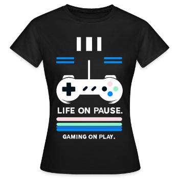 Gaming on Play - Frauen T-Shirt - Schwarz - Vorne - AI Model Female 172 dark (172cm)