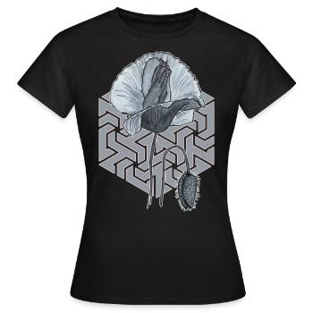 schwarzweiße Mohnblume mit Sechseck im Hintergrund - Frauen T-Shirt - Schwarz - Vorne - AI Model Female 172 dark (172cm)