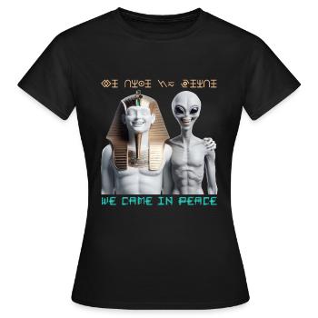 Pharaohs, the Sphinx & Aliens: Funny Encounter - Women's T-Shirt - black - Front - AI Model Female 172 dark (172cm)