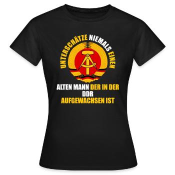 Unterschätz Niemals Alten Mann DDR Ostdeutschland - Frauen T-Shirt - Schwarz - Vorne - AI Model Female 172 dark (172cm)