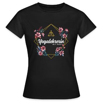 Yogalehrerin mit Herz - Frauen T-Shirt - Schwarz - Vorne - AI Model Female 172 dark (172cm)