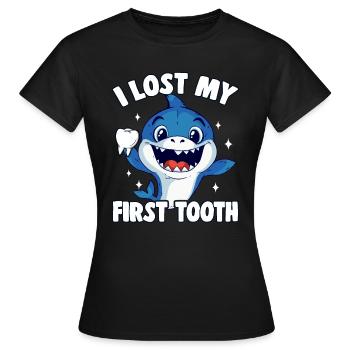 Erster Zahn Verloren Kind Geschenk Jungen Hai - T-shirt Femme - noir - Devant - AI Model Female 172 dark (172cm)