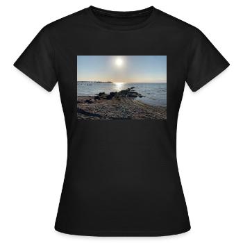 Mer Baltique avec soleil - T-shirt Femme - noir - Devant - AI Model Female 172 dark (172cm)
