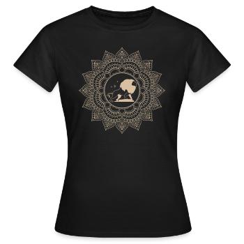 Löwe Tierkreiszeichen Mandala - Frauen T-Shirt - Schwarz - Vorne - AI Model Female 172 dark (172cm)