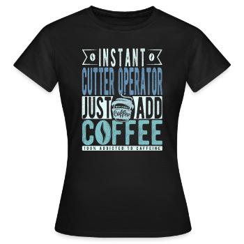 Instant-Cutter-Bediener Fügen Sie einfach Kaffee hinzu - Frauen T-Shirt - Schwarz - Vorne - AI Model Female 172 dark (172cm)