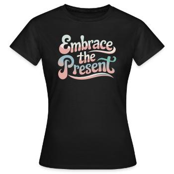 Umarme Die Gegenwart Inspirierendes Zitat - Frauen T-Shirt - Schwarz - Vorne - AI Model Female 172 dark (172cm)